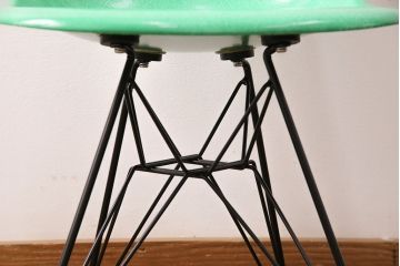 中古　MODERNICA(モダニカ)　CHARLES EAMES　ワイヤーレッグと爽やかなカラーが目を惹くシェルチェア(椅子、サイドチェア、ダイニングチェア)(R-049602)