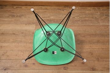 中古　MODERNICA(モダニカ)　CHARLES EAMES　ワイヤーレッグと爽やかなカラーが目を惹くシェルチェア(椅子、サイドチェア、ダイニングチェア)(R-049602)