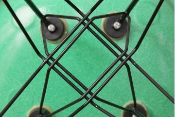中古　MODERNICA(モダニカ)　CHARLES EAMES　ワイヤーレッグと爽やかなカラーが目を惹くシェルチェア(椅子、サイドチェア、ダイニングチェア)(R-049602)
