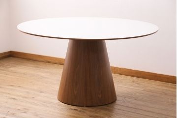 中古　ARMONIA(アルモニア)　Piane　ガラス天板付き　スタイリッシュなデザインが魅力のダイニングテーブル(ラウンドテーブル)(定価約12万円)(R-049609)