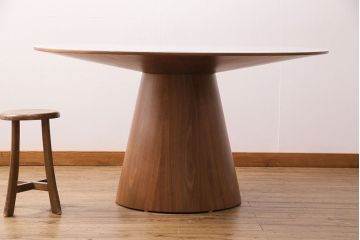 中古　ARMONIA(アルモニア)　Piane　ガラス天板付き　スタイリッシュなデザインが魅力のダイニングテーブル(ラウンドテーブル)(定価約12万円)(R-049609)