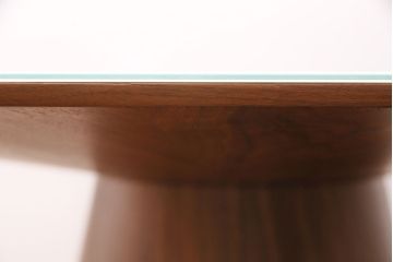 中古　ARMONIA(アルモニア)　Piane　ガラス天板付き　スタイリッシュなデザインが魅力のダイニングテーブル(ラウンドテーブル)(定価約12万円)(R-049609)