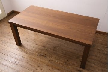 中古　ブランド家具　ウォールナット・ムク材　木のぬくもりあふれるダイニングテーブル(食卓)(R-049610)