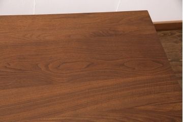 中古　ブランド家具　ウォールナット・ムク材　木のぬくもりあふれるダイニングテーブル(食卓)(R-049610)