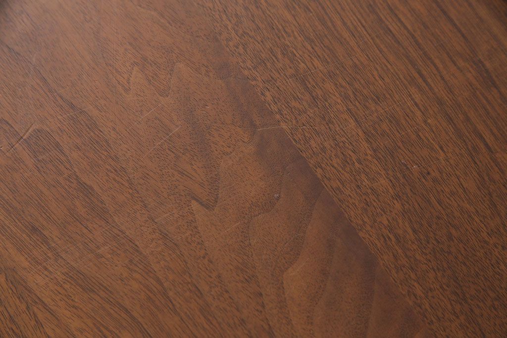 中古　ブランド家具　ウォールナット・ムク材　木のぬくもりあふれるダイニングテーブル(食卓)(R-049610)