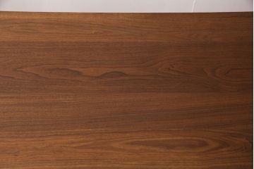 中古　ブランド家具　ウォールナット・ムク材　木のぬくもりあふれるダイニングテーブル(食卓)(R-049610)