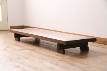 和製アンティーク　杉材一枚板　味わい深い木肌が趣溢れる裁ち板(ローテーブル、作業台、飾り台、陳列台)(R-049613)