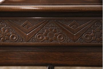 アンティーク家具　イギリスアンティーク　オーク材　小ぶりなサイズで取り入れやすい、上品な佇まいが魅力のショーケース(ガラスケース、キャビネット、飾り棚)(R-049615)