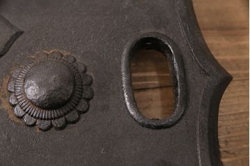 アンティーク雑貨　明治期　貫禄を感じさせる蔵戸の錠前金具(ディスプレイ雑貨、蔵戸パーツ)(R-049624)