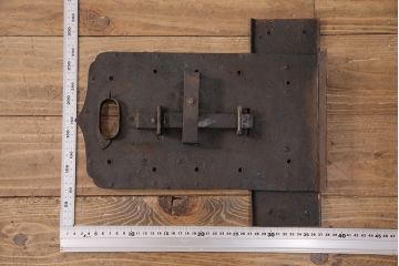 アンティーク雑貨　明治期　貫禄を感じさせる蔵戸の錠前金具(ディスプレイ雑貨、蔵戸パーツ)(R-049624)