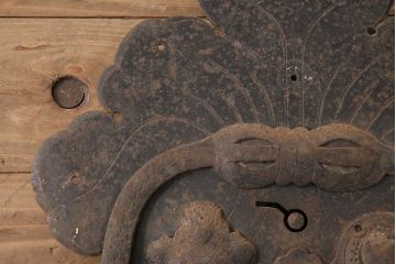 アンティーク雑貨　明治期　巾着モチーフが縁起の良い、蔵戸の錠前金具(ディスプレイ雑貨、蔵戸パーツ)(R-049625)