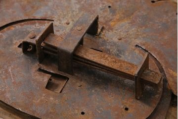 アンティーク雑貨　明治期　巾着モチーフが縁起の良い、蔵戸の錠前金具(ディスプレイ雑貨、蔵戸パーツ)(R-049625)