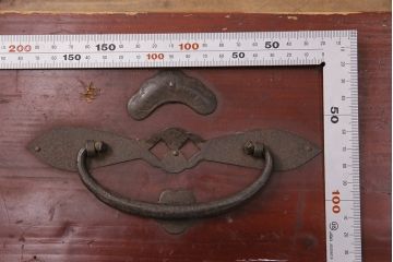 ラフジュ工房オリジナル　古金具・古パーツリメイク　シンプルなデザインでモダンな雰囲気を醸し出す金具(和箪笥、衣装箪笥、整理箪笥、引き出し、チェスト)(R-049626)