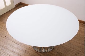 美品　Cassina(カッシーナ)　BOBOLI(ボボリ)　洗練されたデザインが美しさを放つラウンドテーブル(ダイニングテーブル)(定価約96万円)(R-049629)