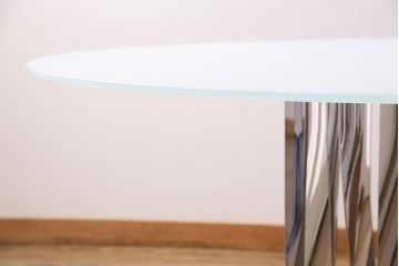 美品　Cassina(カッシーナ)　BOBOLI(ボボリ)　洗練されたデザインが美しさを放つラウンドテーブル(ダイニングテーブル)(定価約96万円)(R-049629)