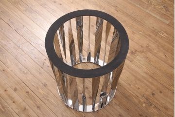 美品　Cassina(カッシーナ)　BOBOLI(ボボリ)　洗練されたデザインが美しさを放つラウンドテーブル(ダイニングテーブル)(定価約96万円)(R-049629)