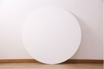 美品　Cassina(カッシーナ)　BOBOLI(ボボリ)　洗練されたデザインが美しさを放つラウンドテーブル(ダイニングテーブル)(定価約96万円)(R-049629)