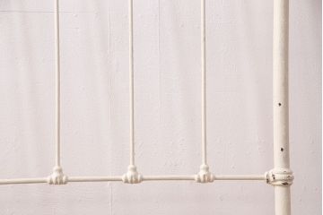 アンティーク家具　フランスアンティーク　ガーリーな空間づくりにおすすめなベッドフレーム(飾り棚、陳列棚、シングル)(R-049630)