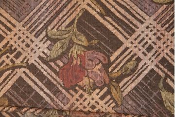 中古　美品　海外輸入家具　格式高い佇まいが優雅な印象を高める2人掛けソファ(アームソファ)(R-049634)