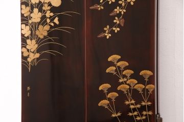 未使用　新古品　最高級　勝月銘　蒔絵入り　本漆溜塗り　四季折々の草花の蒔絵が情緒溢れる鏡台(定価約95万円)(姿見、ドレッサー)(R-049635)