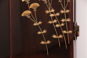 未使用　新古品　最高級　勝月銘　蒔絵入り　本漆溜塗り　四季折々の草花の蒔絵が情緒溢れる鏡台(定価約95万円)(姿見、ドレッサー)(R-049635)