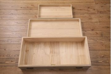 中古　美品　大型分割式　桑材のアクセントがおしゃれ!存在感と高級感あふれる加茂総桐箪笥(総桐たんす、総桐箪笥、衣装箪笥、着物箪笥、和タンス)(定価約180万円)(R-049637)