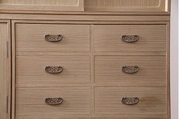 中古　美品　大型分割式　桑材のアクセントがおしゃれ!存在感と高級感あふれる加茂総桐箪笥(総桐たんす、総桐箪笥、衣装箪笥、着物箪笥、和タンス)(定価約180万円)(R-049637)