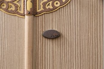 中古　美品　大型分割式　桑材のアクセントがおしゃれ!存在感と高級感あふれる加茂総桐箪笥(総桐たんす、総桐箪笥、衣装箪笥、着物箪笥、和タンス)(定価約180万円)(R-049637)