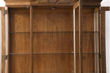 中古　美品　DREXEL HERITAGE(ドレクセルヘリテイジ)　TRYON MANOR(トライオンメナー)　格調高い佇まいが魅力の飾り棚(キャビネット、食器棚、収納棚)(定価約98万円)(R-049640)