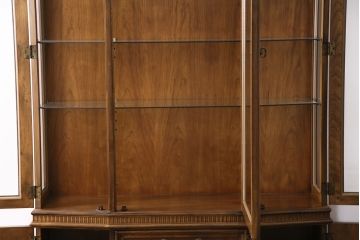 中古　美品　DREXEL HERITAGE(ドレクセルヘリテイジ)　TRYON MANOR(トライオンメナー)　格調高い佇まいが魅力の飾り棚(キャビネット、食器棚、収納棚)(定価約98万円)(R-049640)