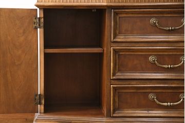 中古　美品　DREXEL HERITAGE(ドレクセルヘリテイジ)　TRYON MANOR(トライオンメナー)　格調高い佇まいが魅力の飾り棚(キャビネット、食器棚、収納棚)(定価約98万円)(R-049640)