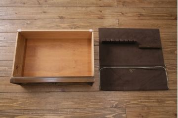 中古　美品　DREXEL HERITAGE(ドレクセルヘリテイジ)　TRYON MANOR(トライオンメナー)　格調高い佇まいが魅力の飾り棚(キャビネット、食器棚、収納棚)(定価約98万円)(R-049640)