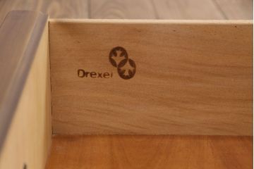 中古　美品　DREXEL HERITAGE(ドレクセルヘリテイジ)　TRYON MANOR(トライオンメナー)　格調高い佇まいが魅力の飾り棚(キャビネット、食器棚、収納棚)(定価約98万円)(R-049640)