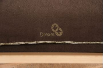 中古　美品　DREXEL HERITAGE(ドレクセルヘリテイジ)　TRYON MANOR(トライオンメナー)　格調高い佇まいが魅力の飾り棚(キャビネット、食器棚、収納棚)(定価約98万円)(R-049640)