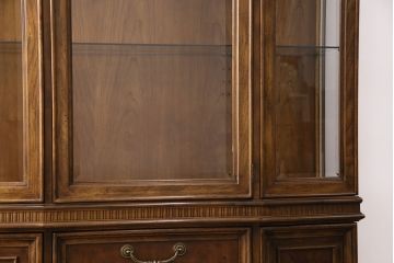 中古　美品　DREXEL HERITAGE(ドレクセルヘリテイジ)　TRYON MANOR(トライオンメナー)　格調高い佇まいが魅力の飾り棚(キャビネット、食器棚、収納棚)(定価約98万円)(R-049640)