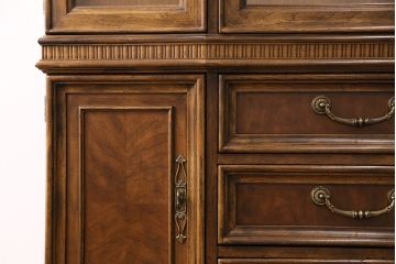 中古　美品　DREXEL HERITAGE(ドレクセルヘリテイジ)　TRYON MANOR(トライオンメナー)　格調高い佇まいが魅力の飾り棚(キャビネット、食器棚、収納棚)(定価約98万円)(R-049640)