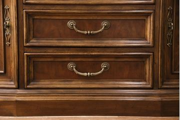 中古　美品　DREXEL HERITAGE(ドレクセルヘリテイジ)　TRYON MANOR(トライオンメナー)　格調高い佇まいが魅力の飾り棚(キャビネット、食器棚、収納棚)(定価約98万円)(R-049640)