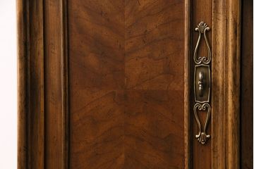 中古　美品　DREXEL HERITAGE(ドレクセルヘリテイジ)　TRYON MANOR(トライオンメナー)　格調高い佇まいが魅力の飾り棚(キャビネット、食器棚、収納棚)(定価約98万円)(R-049640)