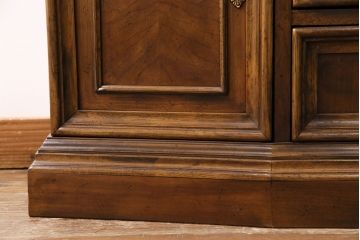 中古　美品　DREXEL HERITAGE(ドレクセルヘリテイジ)　TRYON MANOR(トライオンメナー)　格調高い佇まいが魅力の飾り棚(キャビネット、食器棚、収納棚)(定価約98万円)(R-049640)