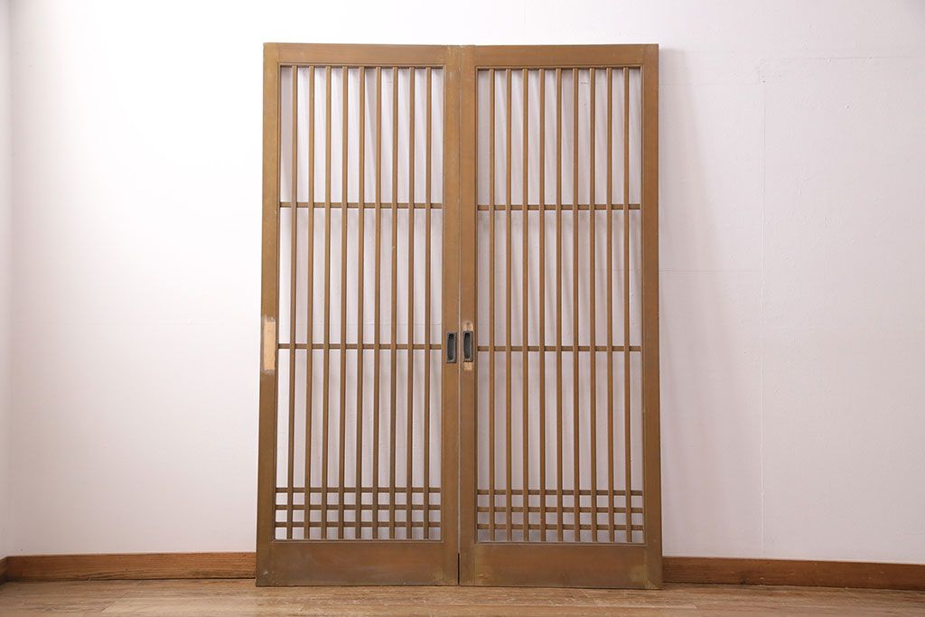 アンティーク建具　ペイント仕上げ限定　情緒漂う雰囲気づくりにおすすめのガラス入り格子戸2枚セット(引き戸、建具、玄関戸)(R-049641)