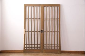 アンティーク建具　ペイント仕上げ限定　情緒漂う雰囲気づくりにおすすめのガラス入り格子戸2枚セット(引き戸、建具、玄関戸)(R-049641)