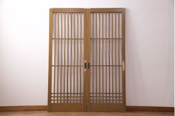 アンティーク建具　ペイント仕上げ限定　情緒漂う雰囲気づくりにおすすめのガラス入り格子戸2枚セット(引き戸、建具、玄関戸)(R-049641)