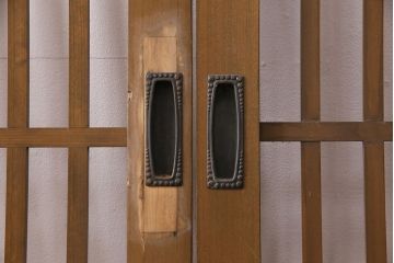アンティーク建具　ペイント仕上げ限定　情緒漂う雰囲気づくりにおすすめのガラス入り格子戸2枚セット(引き戸、建具、玄関戸)(R-049641)