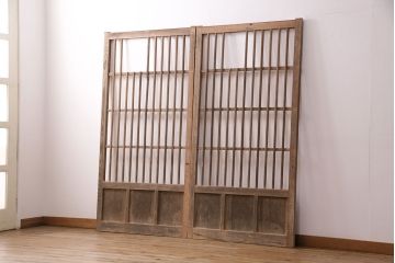 アンティーク建具　昭和初期　時を重ねた木の味わいが魅力の格子戸(玄関戸、引き戸、建具)(R-049642)