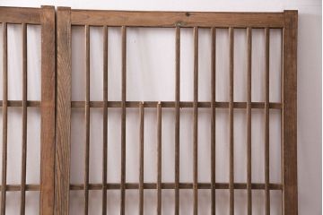 アンティーク建具　昭和初期　時を重ねた木の味わいが魅力の格子戸(玄関戸、引き戸、建具)(R-049642)