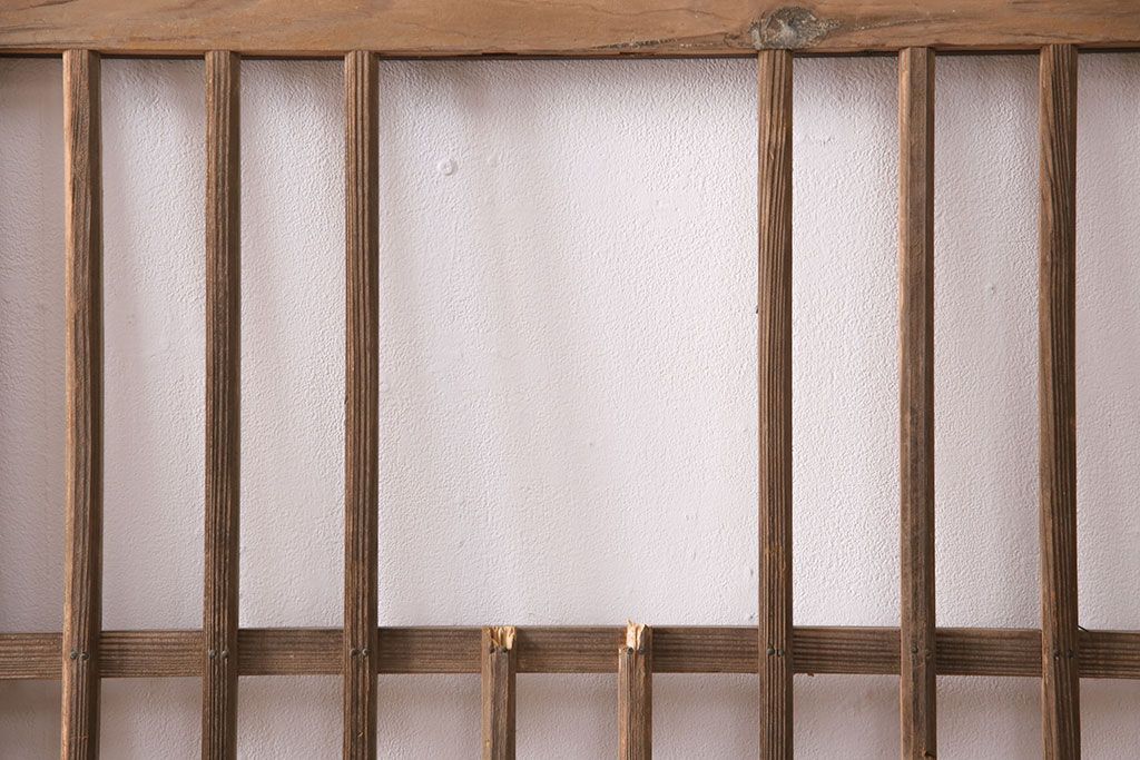 アンティーク建具　昭和初期　時を重ねた木の味わいが魅力の格子戸(玄関戸、引き戸、建具)(R-049642)