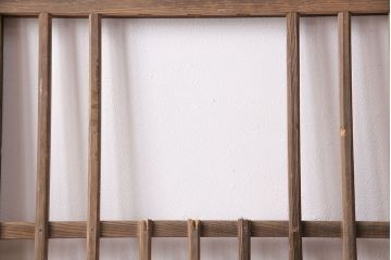 アンティーク建具　昭和初期　時を重ねた木の味わいが魅力の格子戸(玄関戸、引き戸、建具)(R-049642)