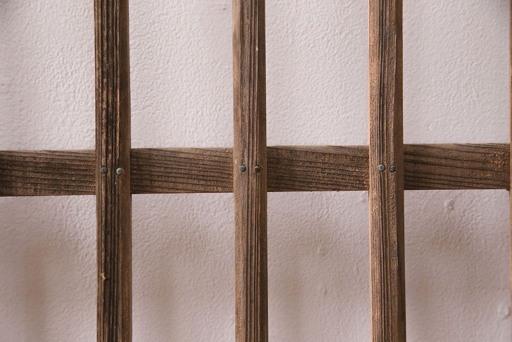 アンティーク建具　昭和初期　時を重ねた木の味わいが魅力の格子戸(玄関戸、引き戸、建具)(R-049642)