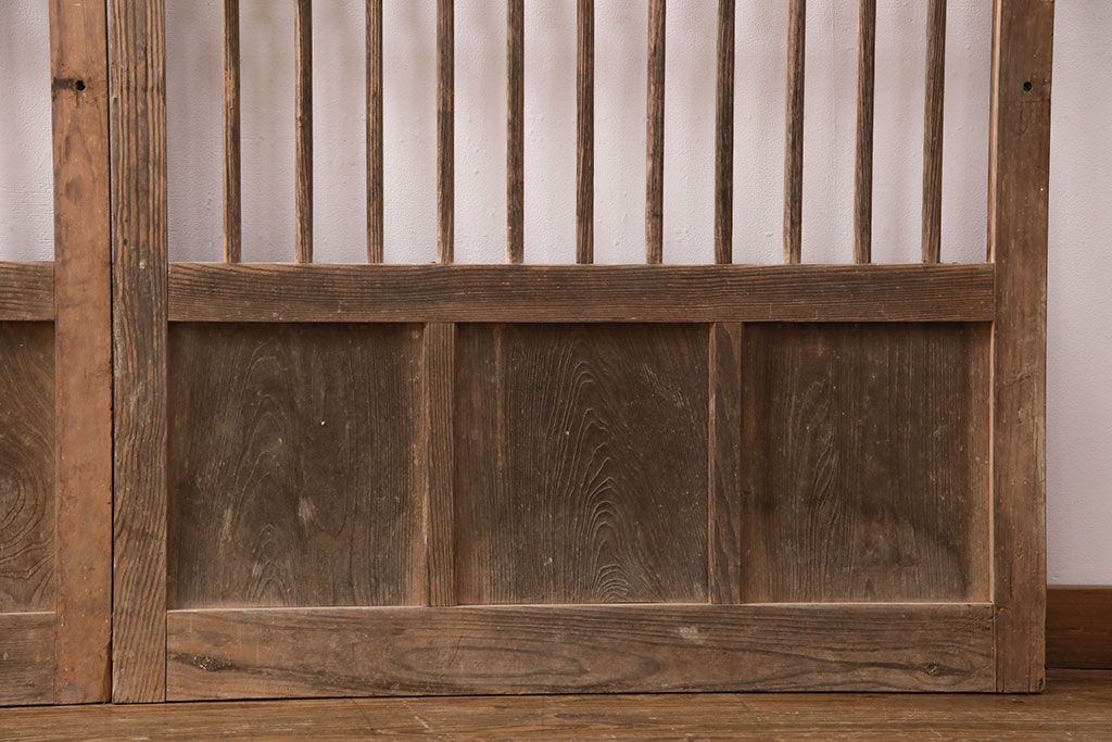 アンティーク建具　昭和初期　時を重ねた木の味わいが魅力の格子戸(玄関戸、引き戸、建具)(R-049642)