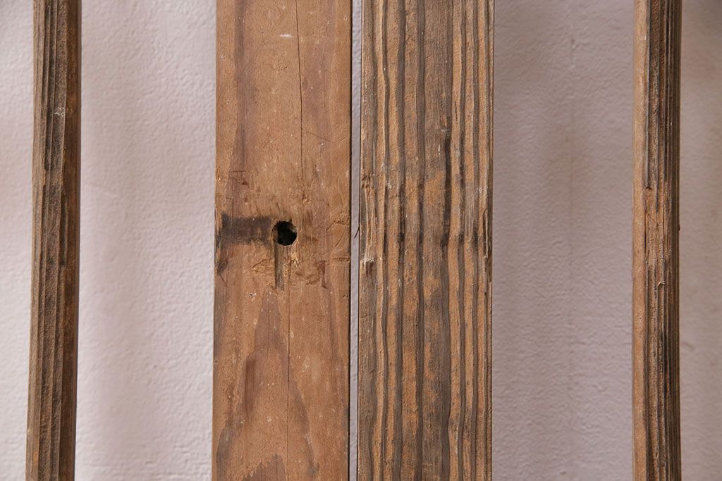 アンティーク建具　昭和初期　時を重ねた木の味わいが魅力の格子戸(玄関戸、引き戸、建具)(R-049642)